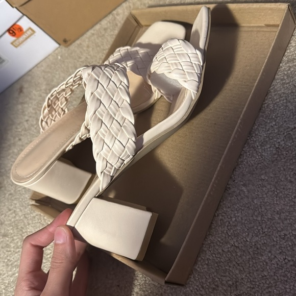 Heels - Picture 2 of 3